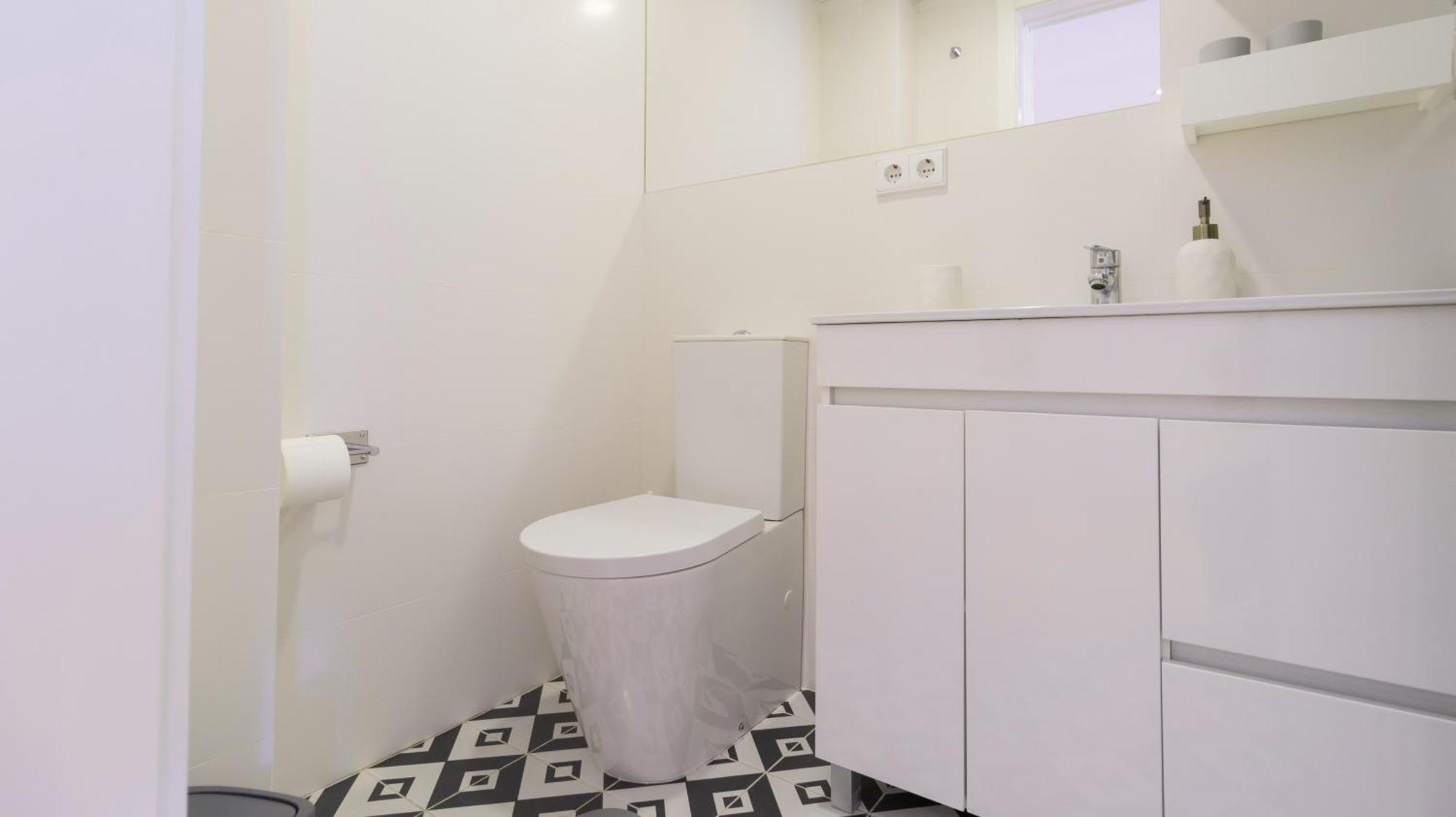 City Center Duplex W Patio By Lovelystay Porto Exterior foto